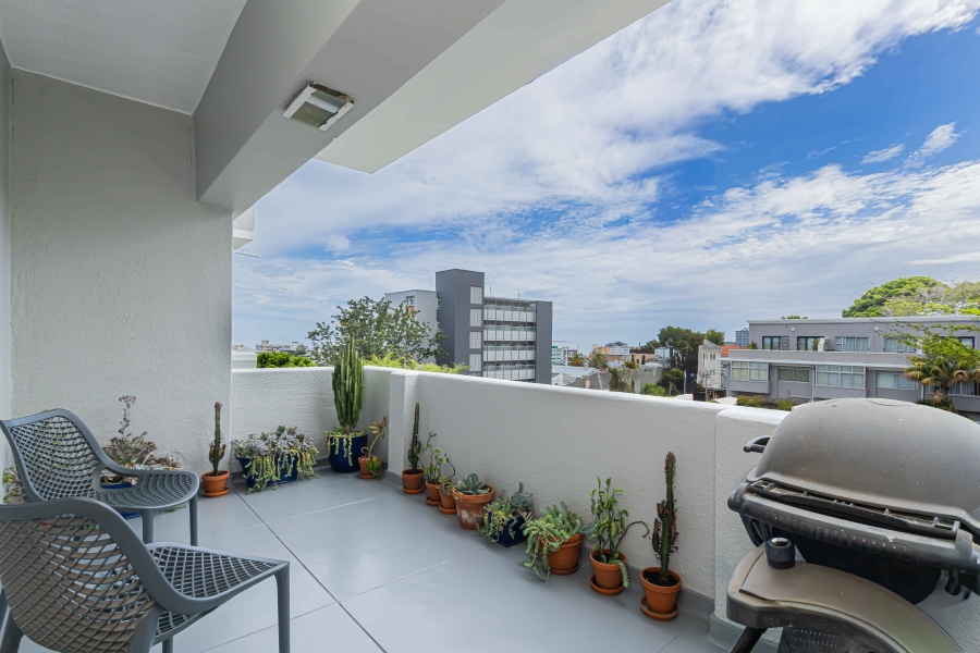 2 Bedroom Property for Sale in Sea Point Western Cape